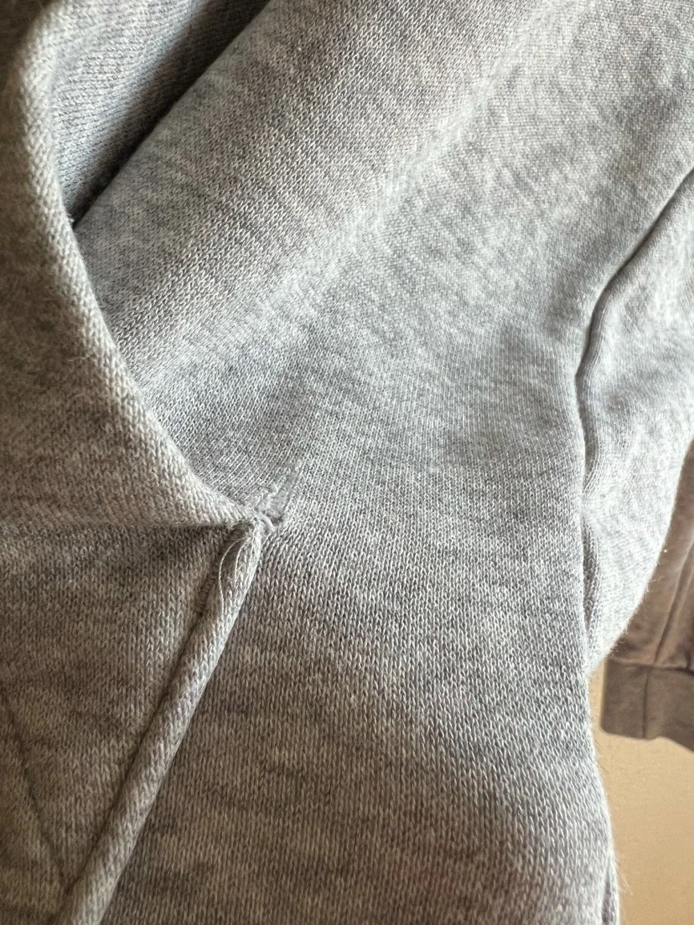 adidas Men’s Gray Logo Hoodie size‎ large